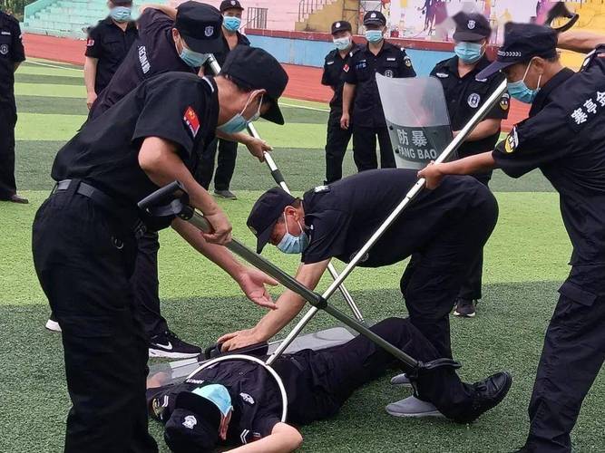 暑期保安大培训 筑牢校园安保防线